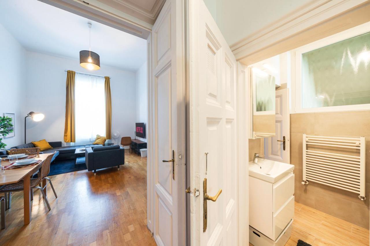 Shining Bright Two Bedroom Apt Next To Andrassy Ave Budapest Kültér fotó